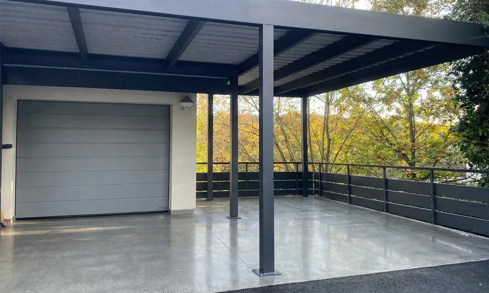 Carport mit angeschlossener Garage